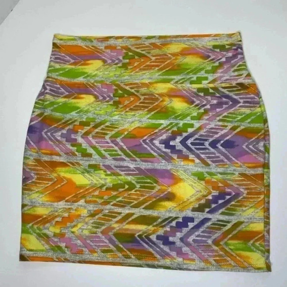 Colorful Rue21 soft mini skirt women’s small/medium size - Picture 1 of 3